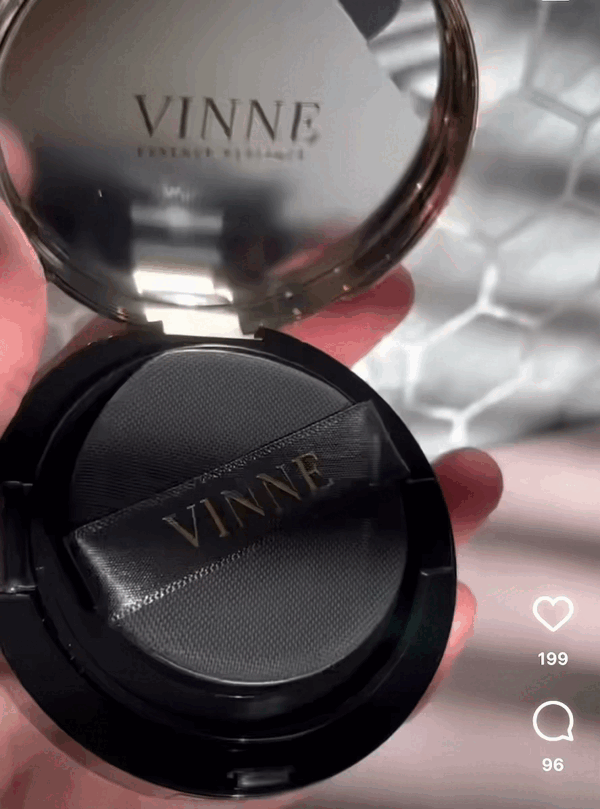 Influencer showcasing the transformational effects of VINNE's Korean Cushion Foundation, capturing the essence of autumn beauty